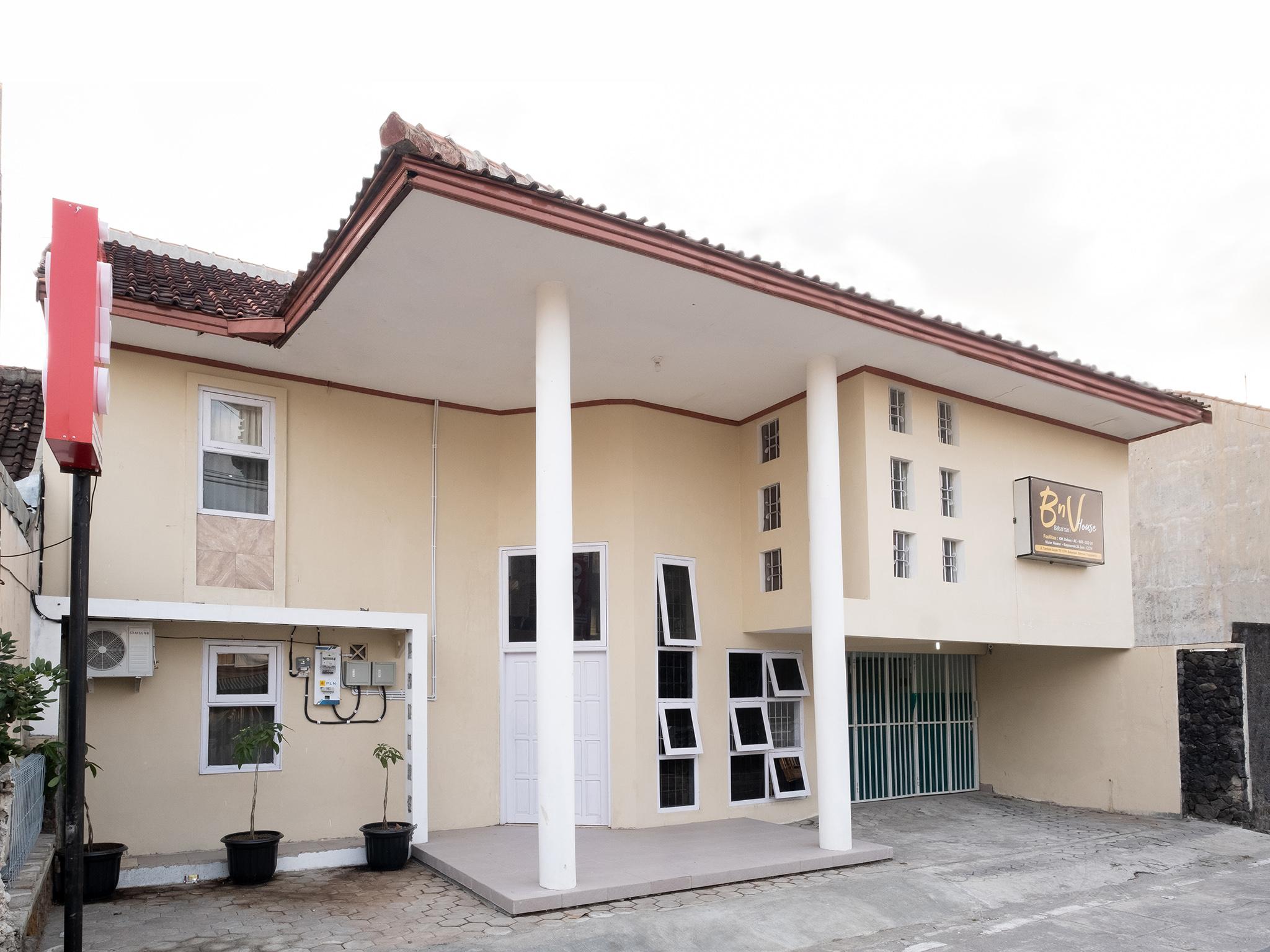 Oyo 2173 Bnv House Babarsari Hotel Maguwo Eksteriør billede