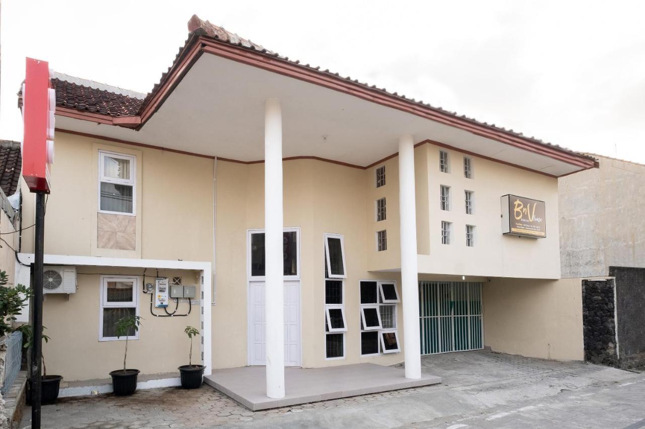 Oyo 2173 Bnv House Babarsari Hotel Maguwo Eksteriør billede
